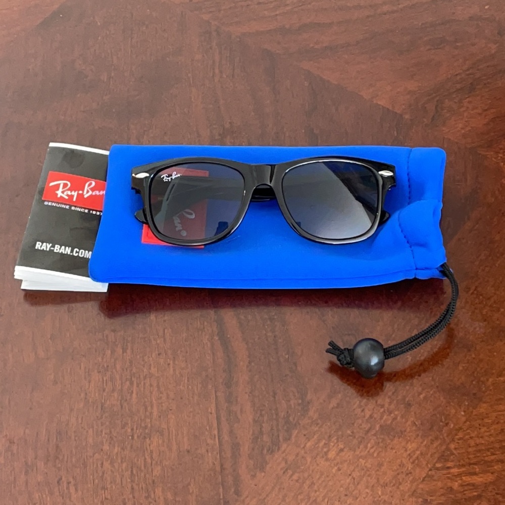 Black Ray-Ban Wayfarer Square Iconic Sunglasses